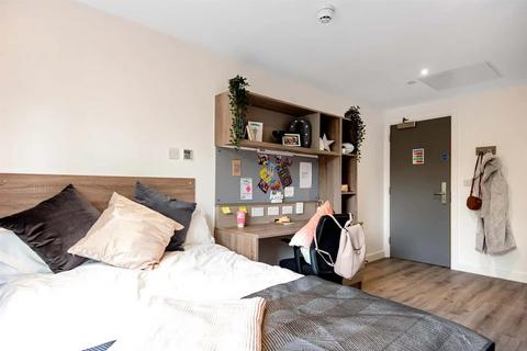 1 bedroom in a flat share to rent, Howard Gardens, Cardiff CF24