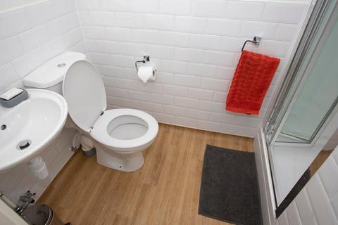1 bedroom in a flat share to rent, Cowgate, Edinburgh EH1