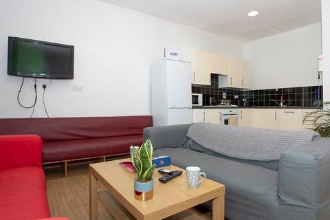 1 bedroom in a flat share to rent, Cowgate, Edinburgh EH1
