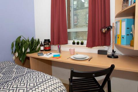 1 bedroom in a flat share to rent, Cowgate, Edinburgh EH1