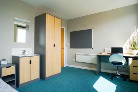 1 bedroom in a flat share to rent, Roxburgh Place, Edinburgh EH8