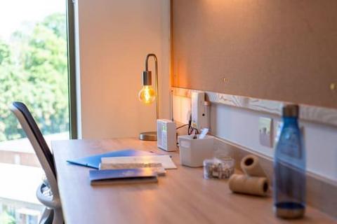 1 bedroom in a flat share to rent, Walnut Tree Close, Guildford GU1