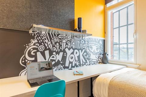 Studio to rent, Clyde Street, Glasgow G1