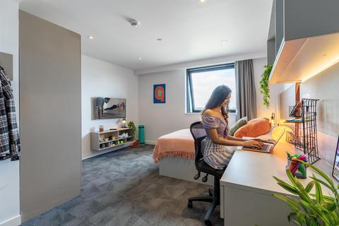 1 bedroom in a flat share to rent, King William Street, Manchester M50