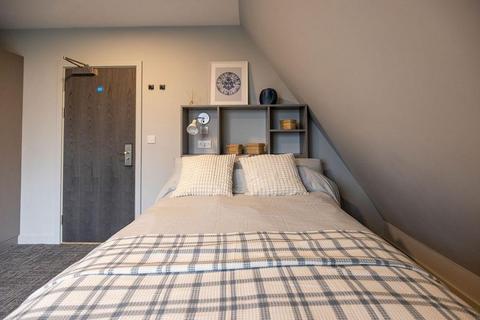 Studio to rent, Ash Grove, Guildford GU2