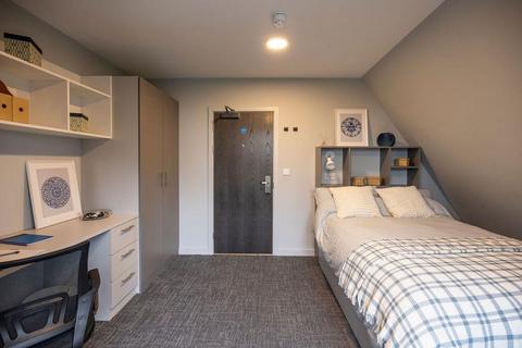 Studio to rent, Ash Grove, Guildford GU2