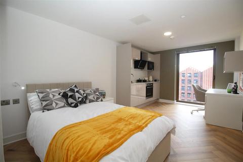 Studio to rent, Oldham Place, Liverpool L1