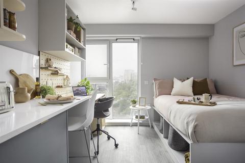 Studio to rent, Cathedral Street, Glasgow G1