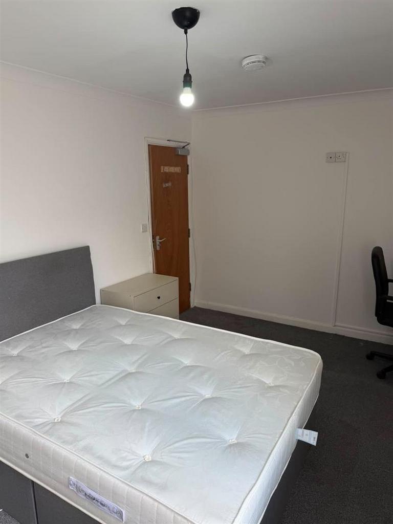 Chelsea Grove Room 7, Newcastle Upon Tyne - View 3