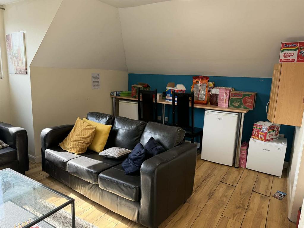 Chelsea Grove Room 7, Newcastle Upon Tyne - View 5