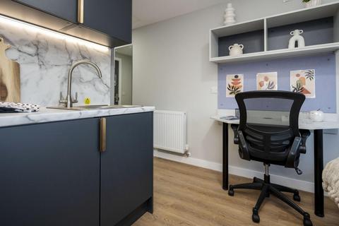Studio to rent, Jocelyn Square, Glasgow G1