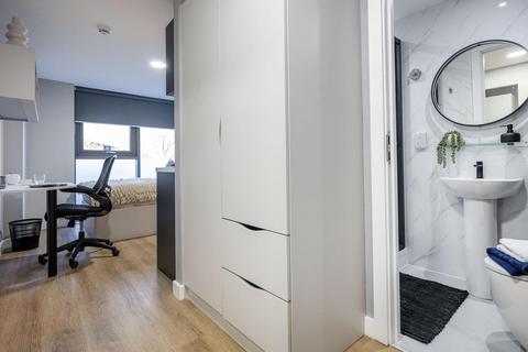 Studio to rent, Jocelyn Square, Glasgow G1