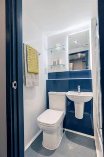 Studio to rent, Ash Grove, Guildford GU2