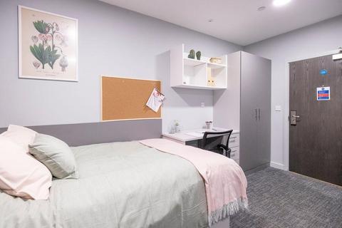 Studio to rent, Ash Grove, Guildford GU2