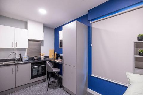 Studio to rent, Ash Grove, Guildford GU2