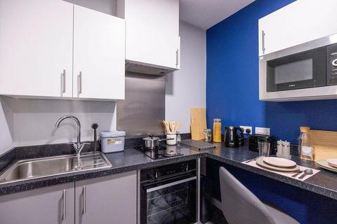 Studio to rent, Ash Grove, Guildford GU2