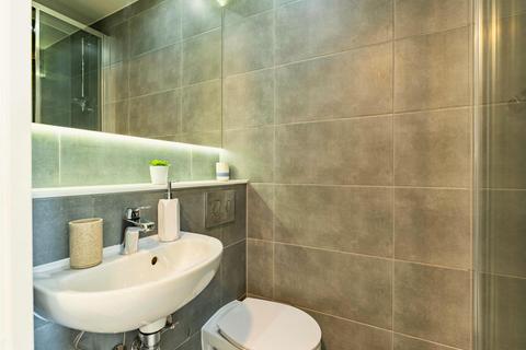 Studio to rent, Castlebank Street, Glasgow G11