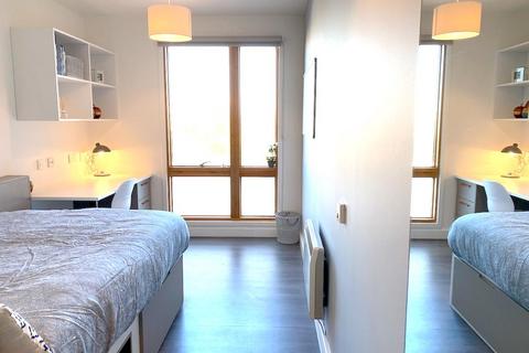 1 bedroom in a flat share to rent, Green Lanes, London N16