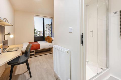 1 bedroom in a flat share to rent, Beresford Street, London CB4