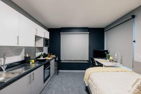 Studio to rent, Ash Grove, Guildford GU2
