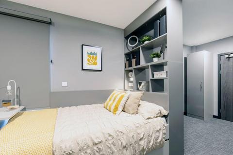 Studio to rent, Ash Grove, Guildford GU2