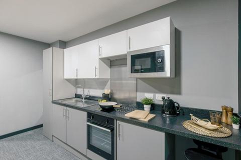 Studio to rent, Ash Grove, Guildford GU2
