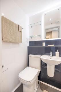 Studio to rent, Ash Grove, Guildford GU2