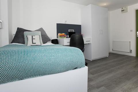 Studio to rent, Popes Lane, London W5