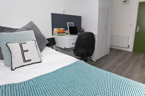Studio to rent, Popes Lane, London W5