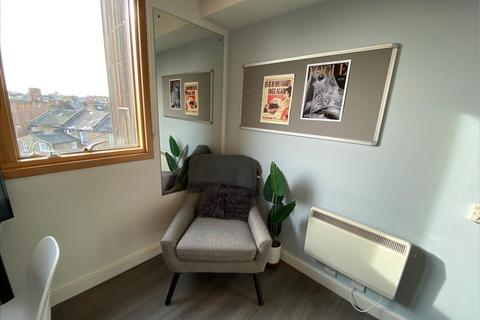 Studio to rent, Green Lanes, London N16