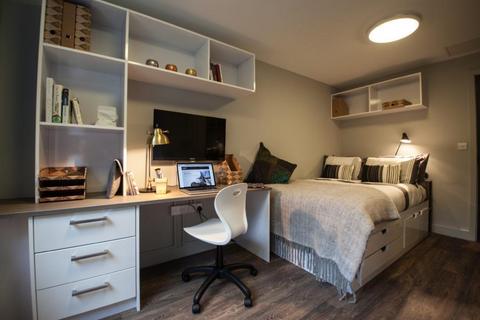 Studio to rent, Halsmere Road, London SE5