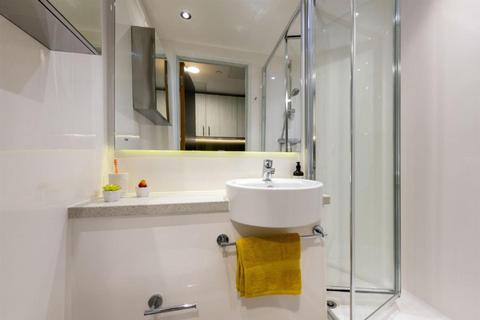 Studio to rent, Long Street, London E2