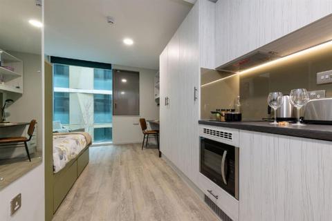 Studio to rent, Long Street, London E2