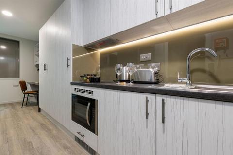 Studio to rent, Long Street, London E2