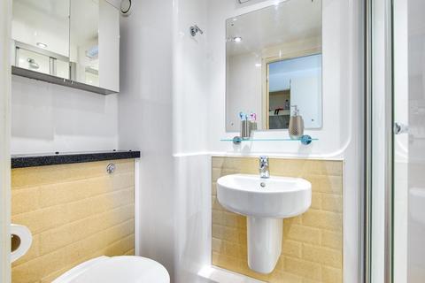 Studio to rent, Fulham Palace Road, London W6