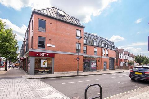 Studio to rent, Fulham Palace Road, London W6