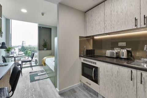 Studio to rent, Long Street, London E2