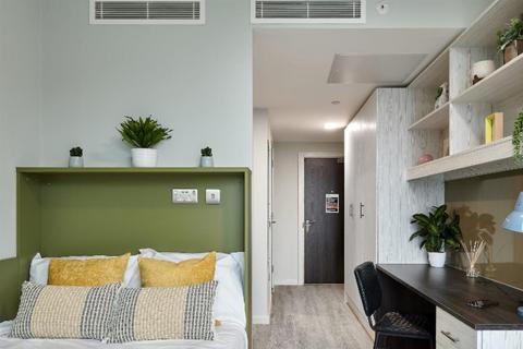Studio to rent, Long Street, London E2