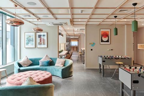 Studio to rent, Long Street, London E2