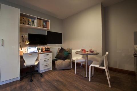 Studio to rent, Halsmere Road, London SE5