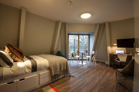 Studio to rent, Halsmere Road, London SE5