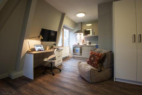 Studio to rent, Halsmere Road, London SE5