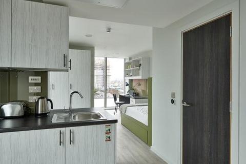 Studio to rent, Long Street, London E2
