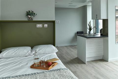 Studio to rent, Long Street, London E2
