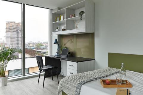 Studio to rent, Long Street, London E2