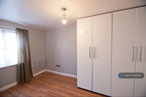 2 bedroom flat to rent, King George Crescent, Wembley, HA0