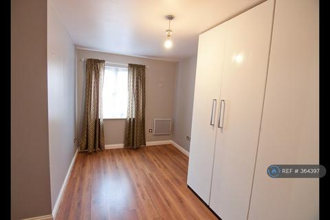 2 bedroom flat to rent, King George Crescent, Wembley, HA0