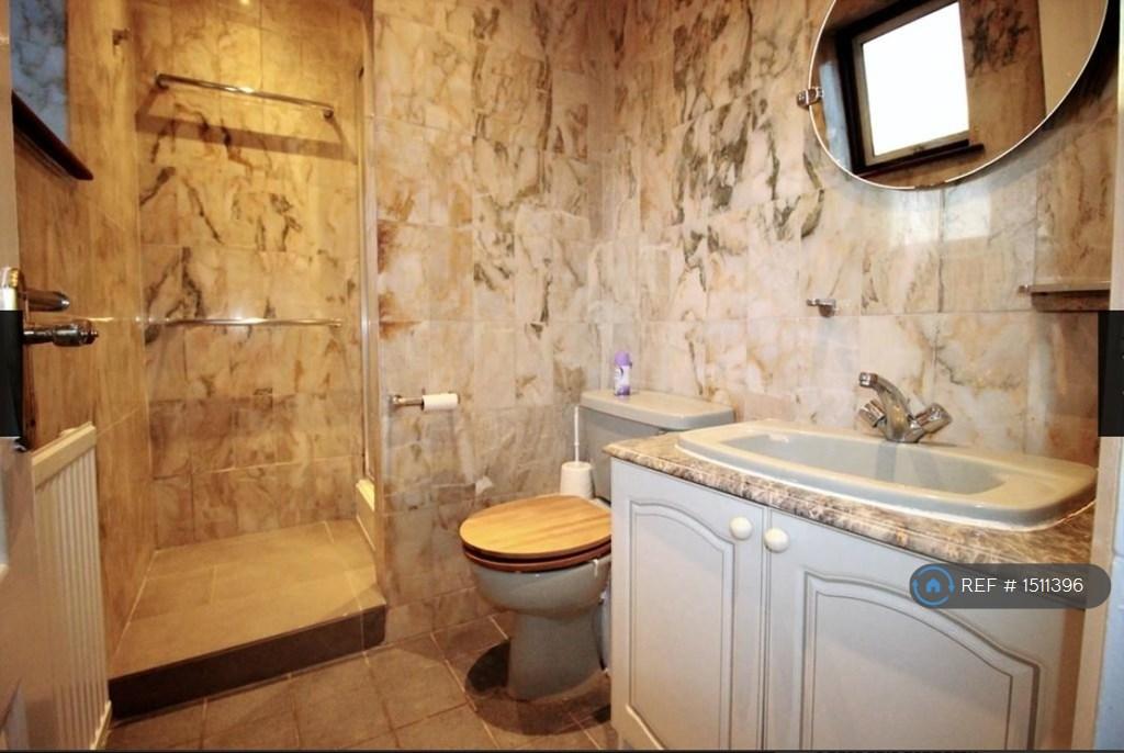 Bathroom / Shower