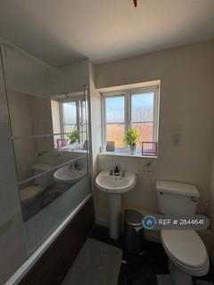 1 bedroom in a house share to rent, Lake Close, London, RM8