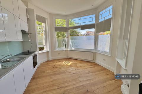 1 bedroom flat to rent, Tetherdown, London, N10
